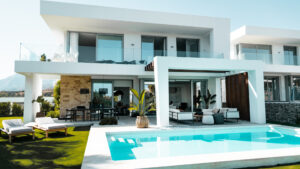 Offrez-vous le luxe suprême avec une pool house en Suisse